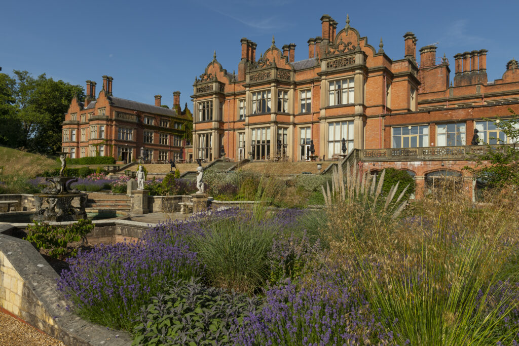 Hotel and Gardens in Sun