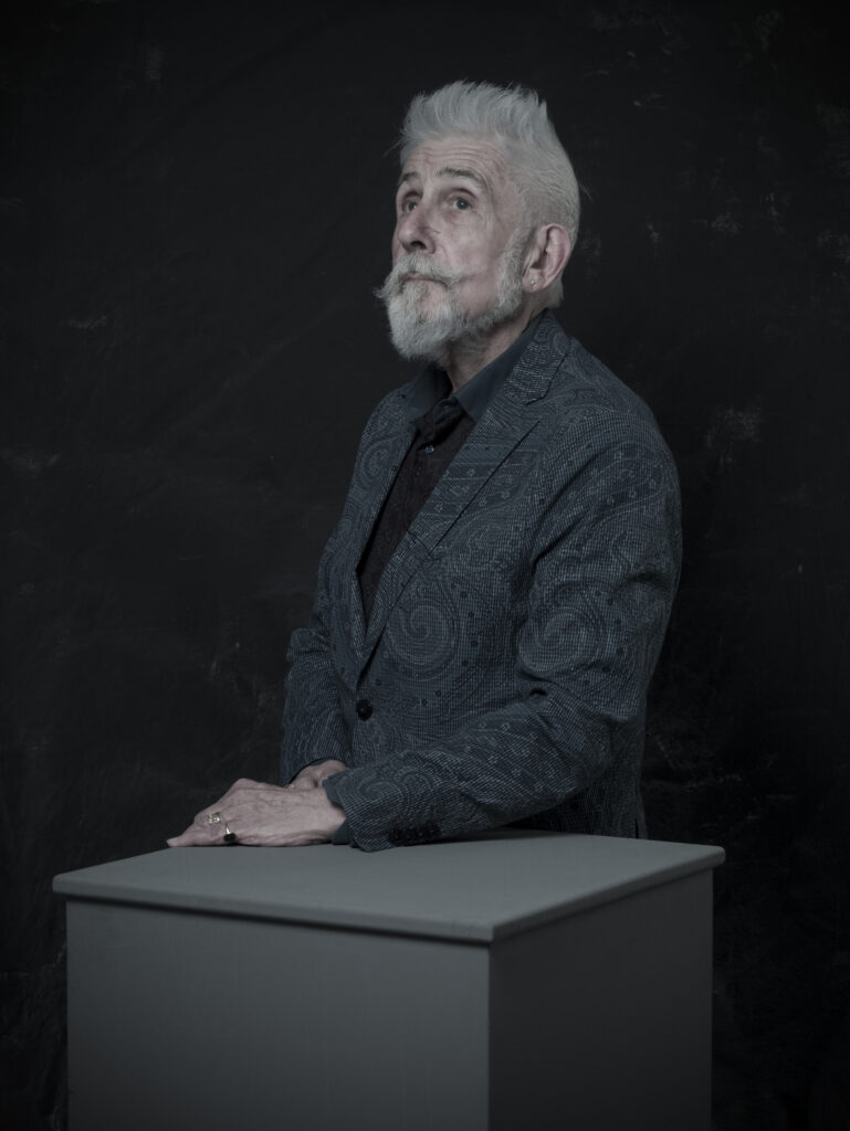 Sir Roy Strong, leaning on podium looking skyward. Photograph by Gullachsen